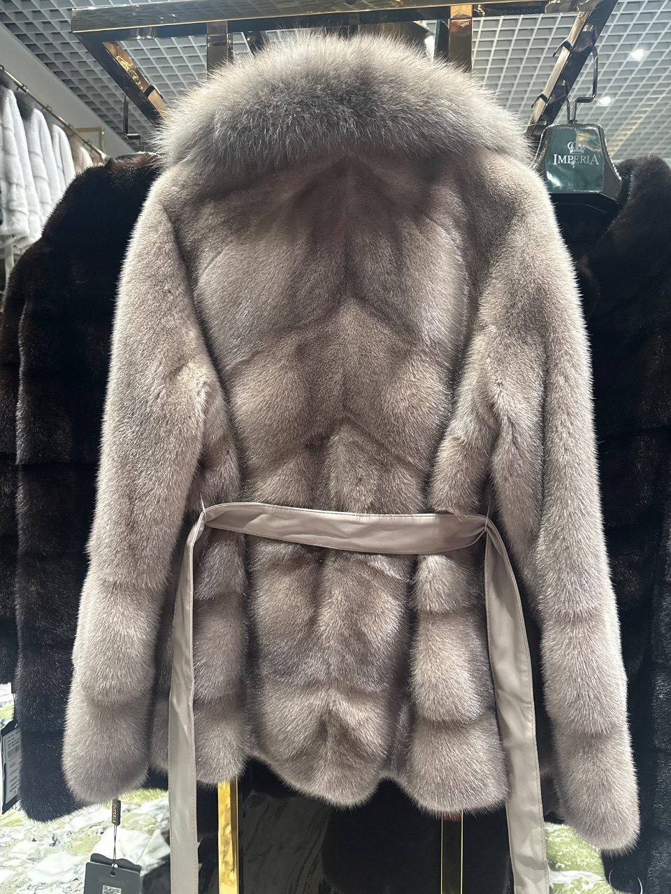 Kunisa yoqa paperichniy fason